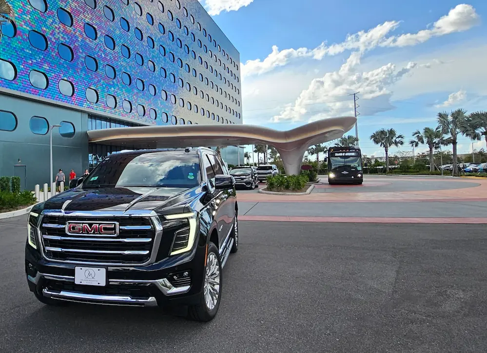 Family and corporate travelers enjoying a luxury airport ride in Orlando